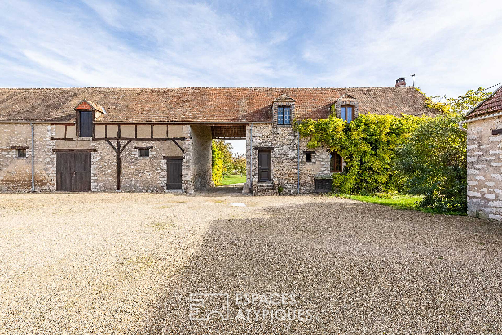 Agence immobilière de ESPACES ATYPIQUES FONTAINEBLEAU