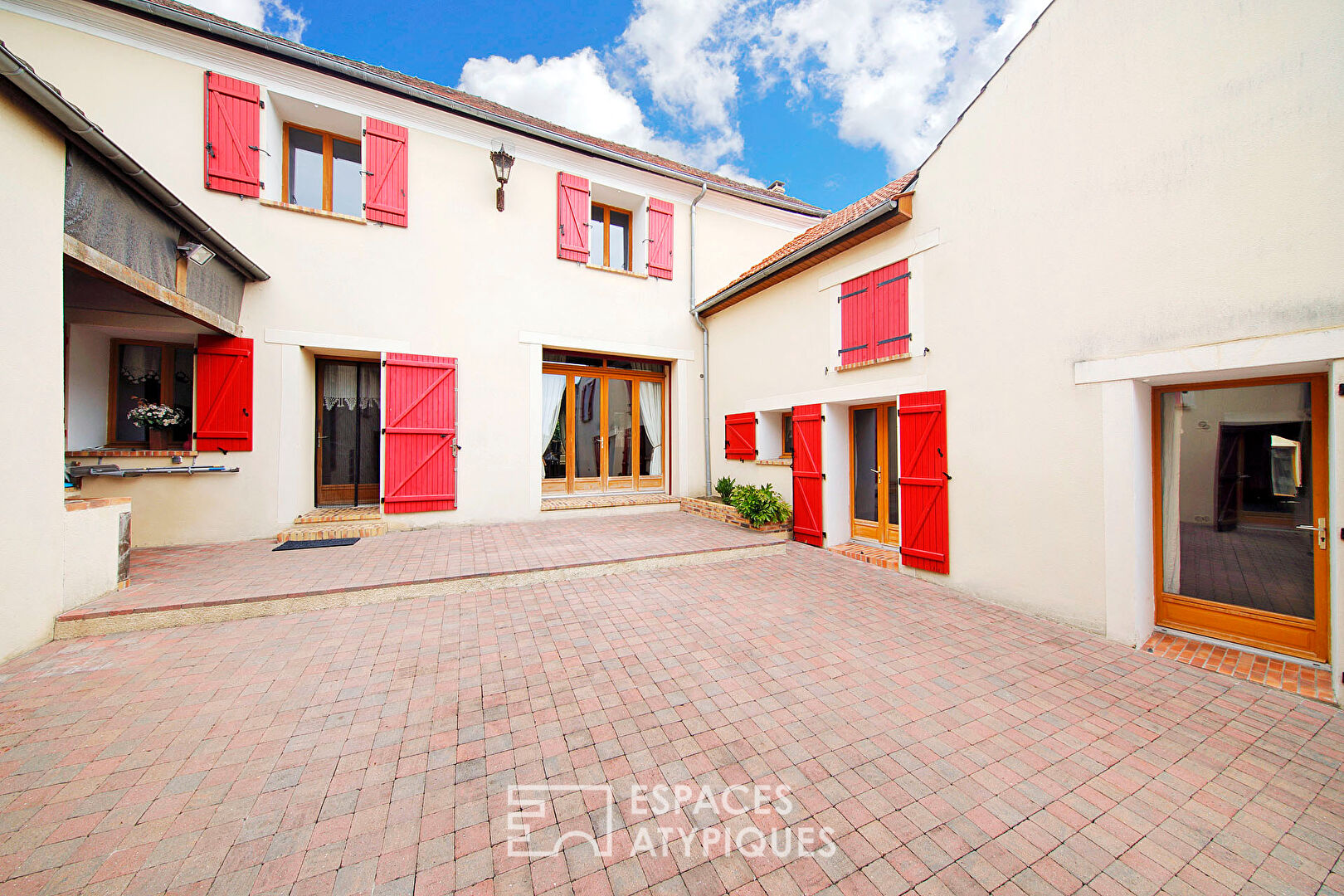 Agence immobilière de ESPACES ATYPIQUES FONTAINEBLEAU