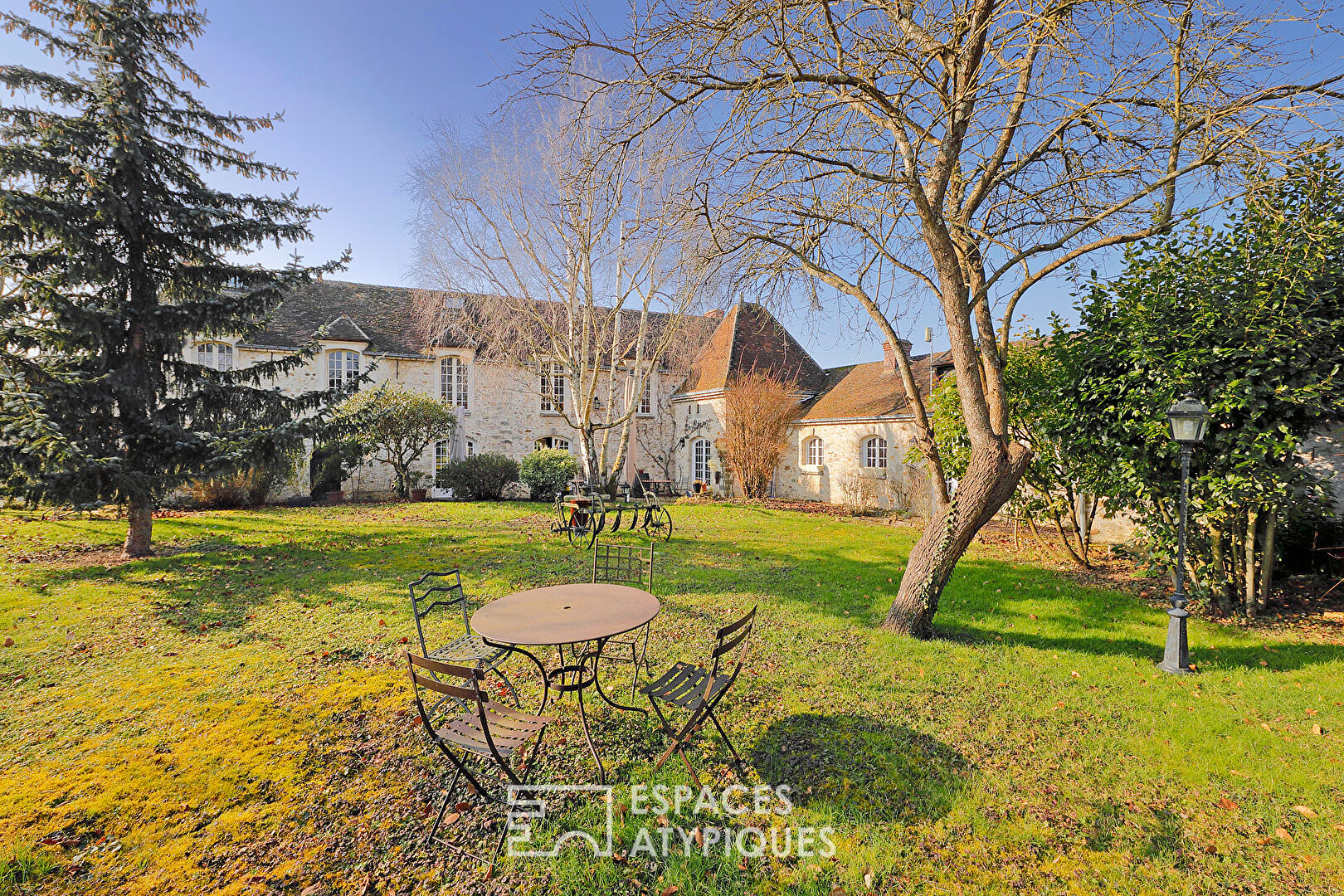 Agence immobilière de ESPACES ATYPIQUES FONTAINEBLEAU