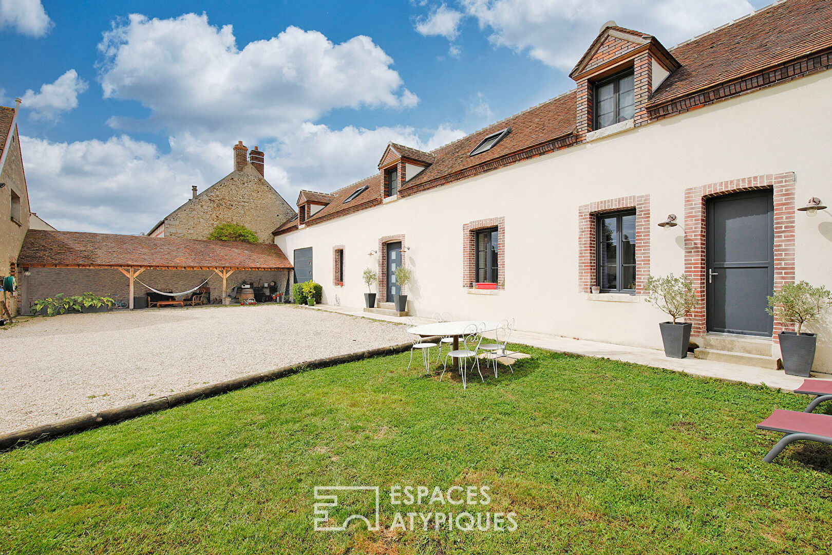 Agence immobilière de ESPACES ATYPIQUES FONTAINEBLEAU