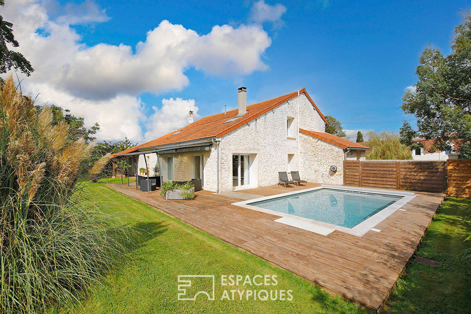 Agence immobilière de ESPACES ATYPIQUES FONTAINEBLEAU