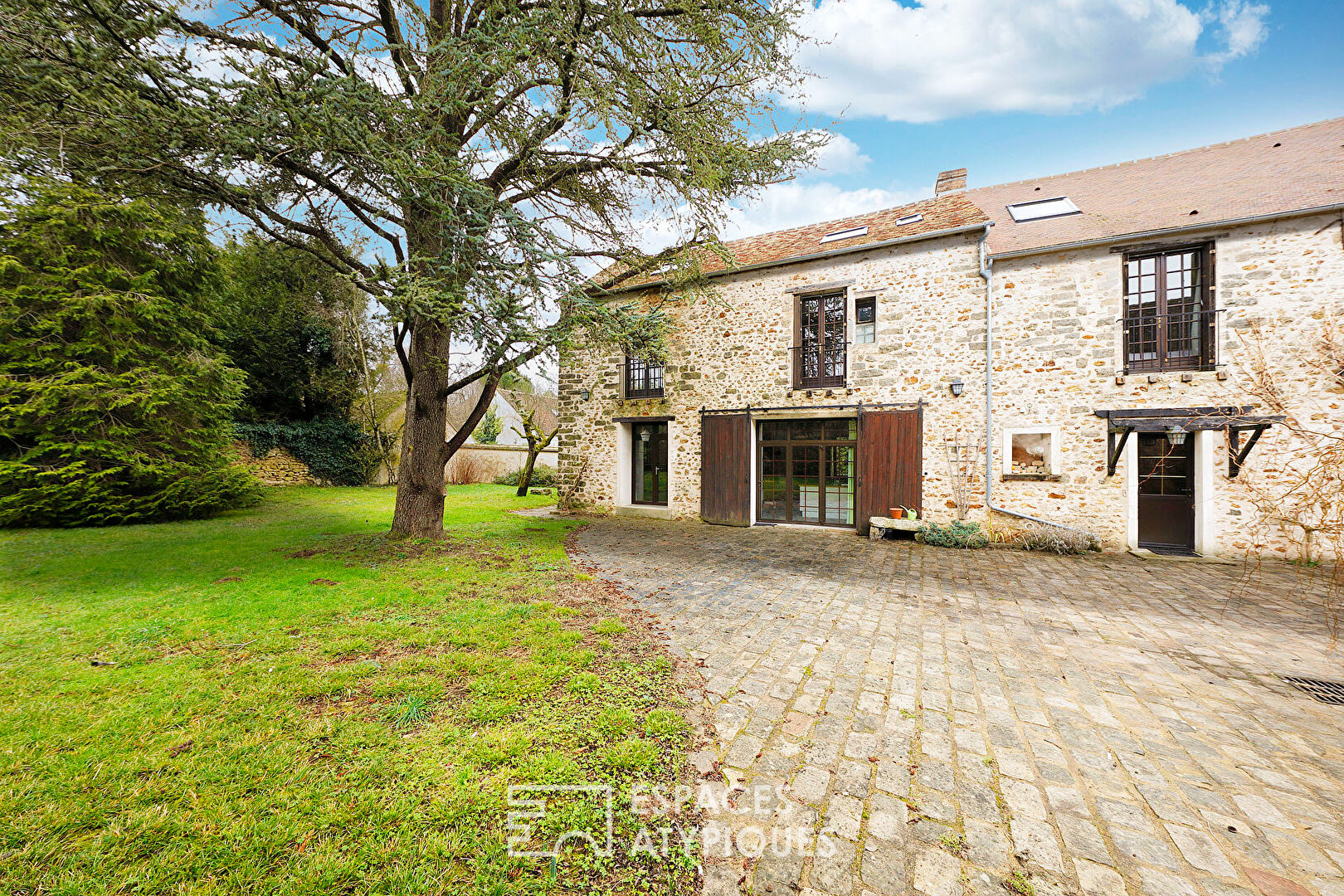 Agence immobilière de ESPACES ATYPIQUES FONTAINEBLEAU