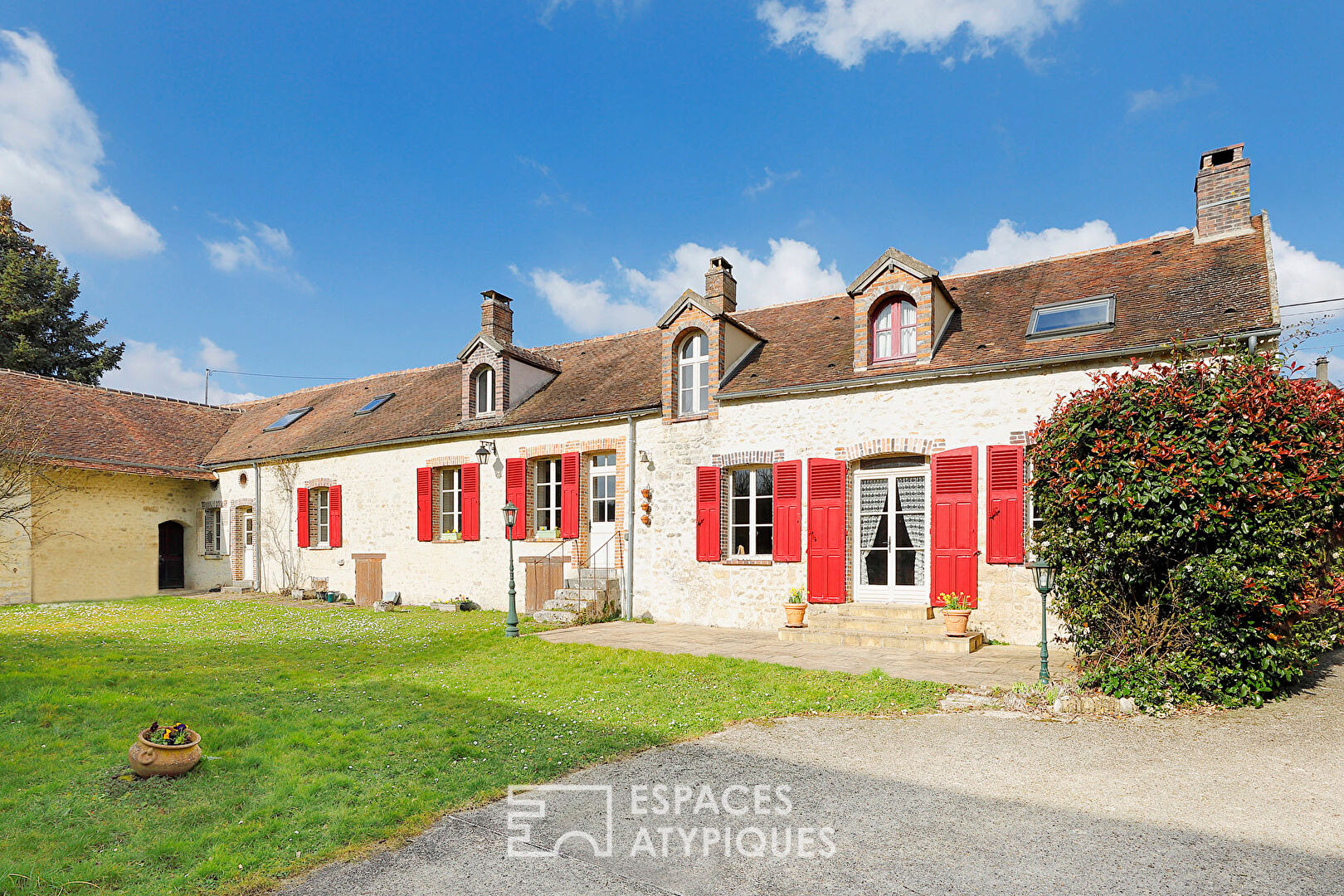 Agence immobilière de ESPACES ATYPIQUES FONTAINEBLEAU