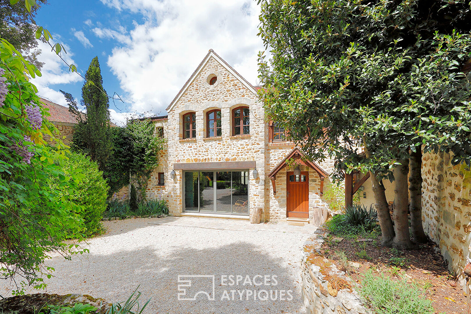 Agence immobilière de ESPACES ATYPIQUES FONTAINEBLEAU