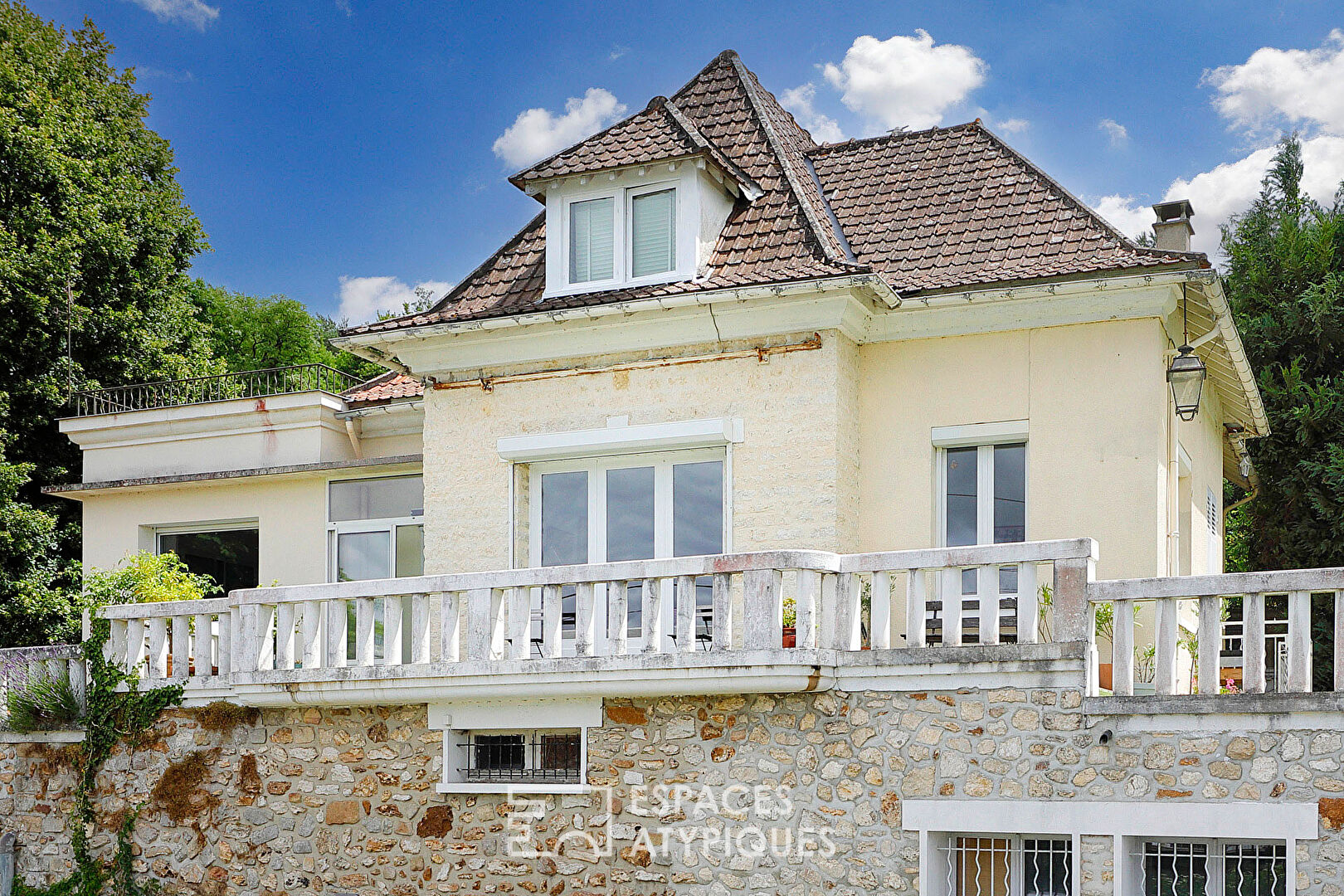 Agence immobilière de ESPACES ATYPIQUES FONTAINEBLEAU