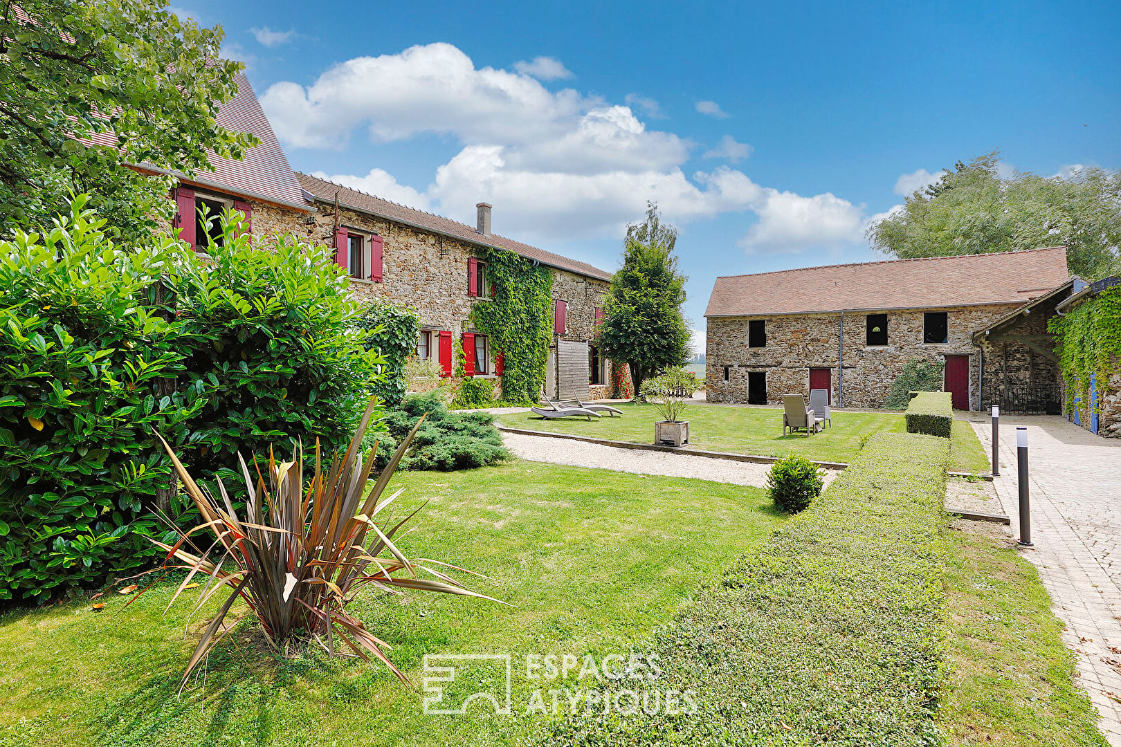 Agence immobilière de ESPACES ATYPIQUES FONTAINEBLEAU