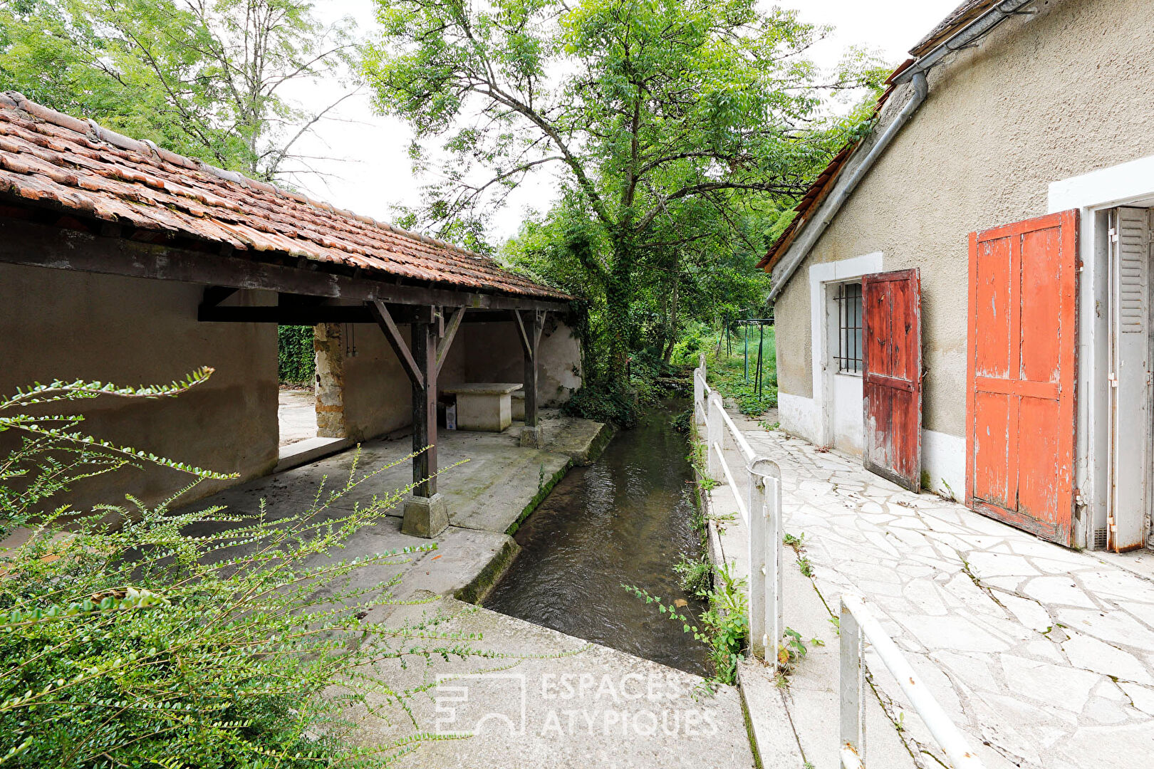 Agence immobilière de ESPACES ATYPIQUES FONTAINEBLEAU