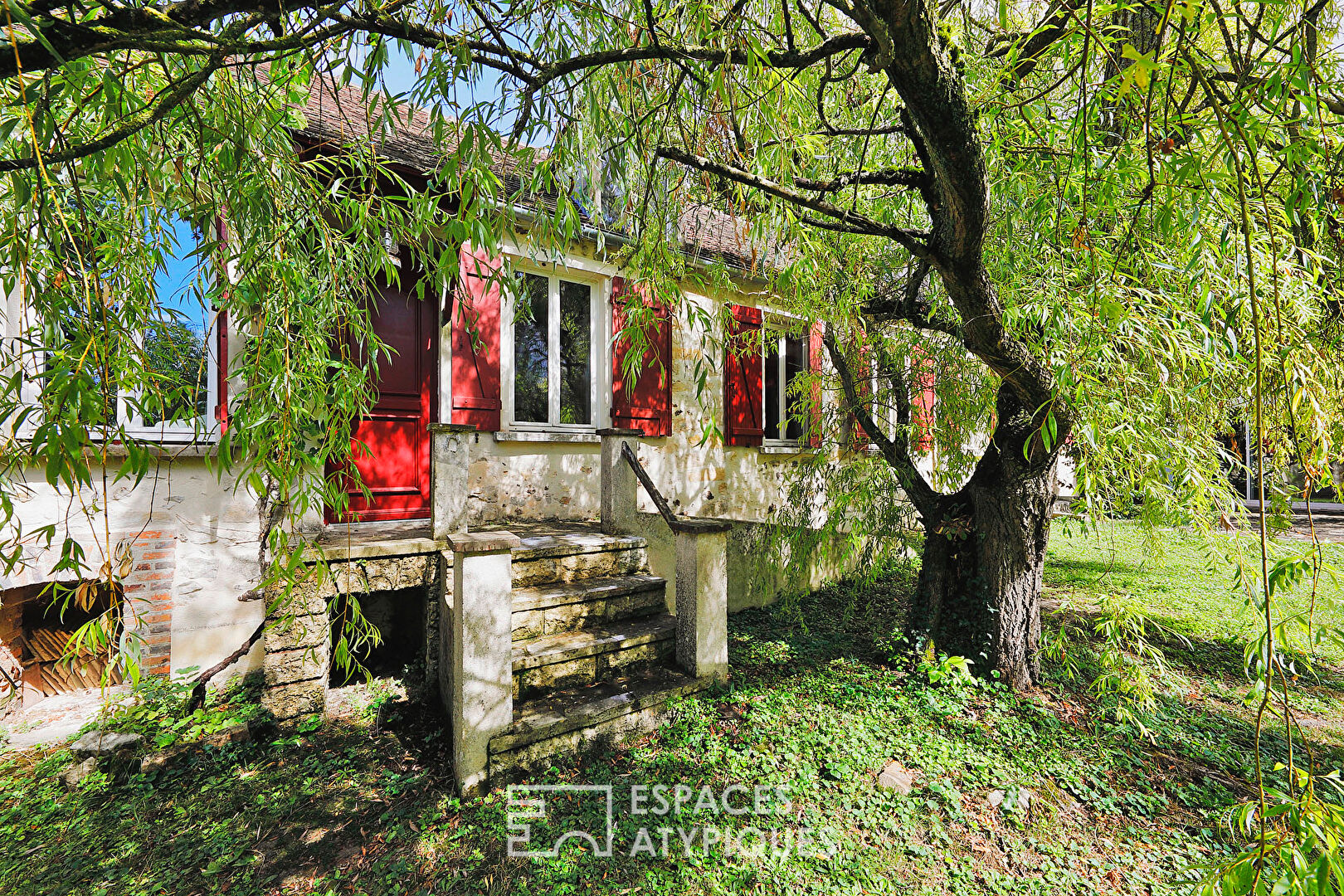 Agence immobilière de ESPACES ATYPIQUES FONTAINEBLEAU