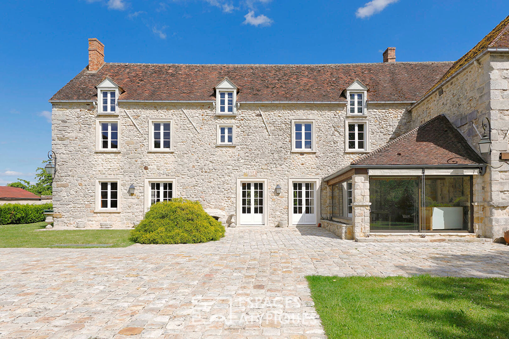 Agence immobilière de ESPACES ATYPIQUES FONTAINEBLEAU