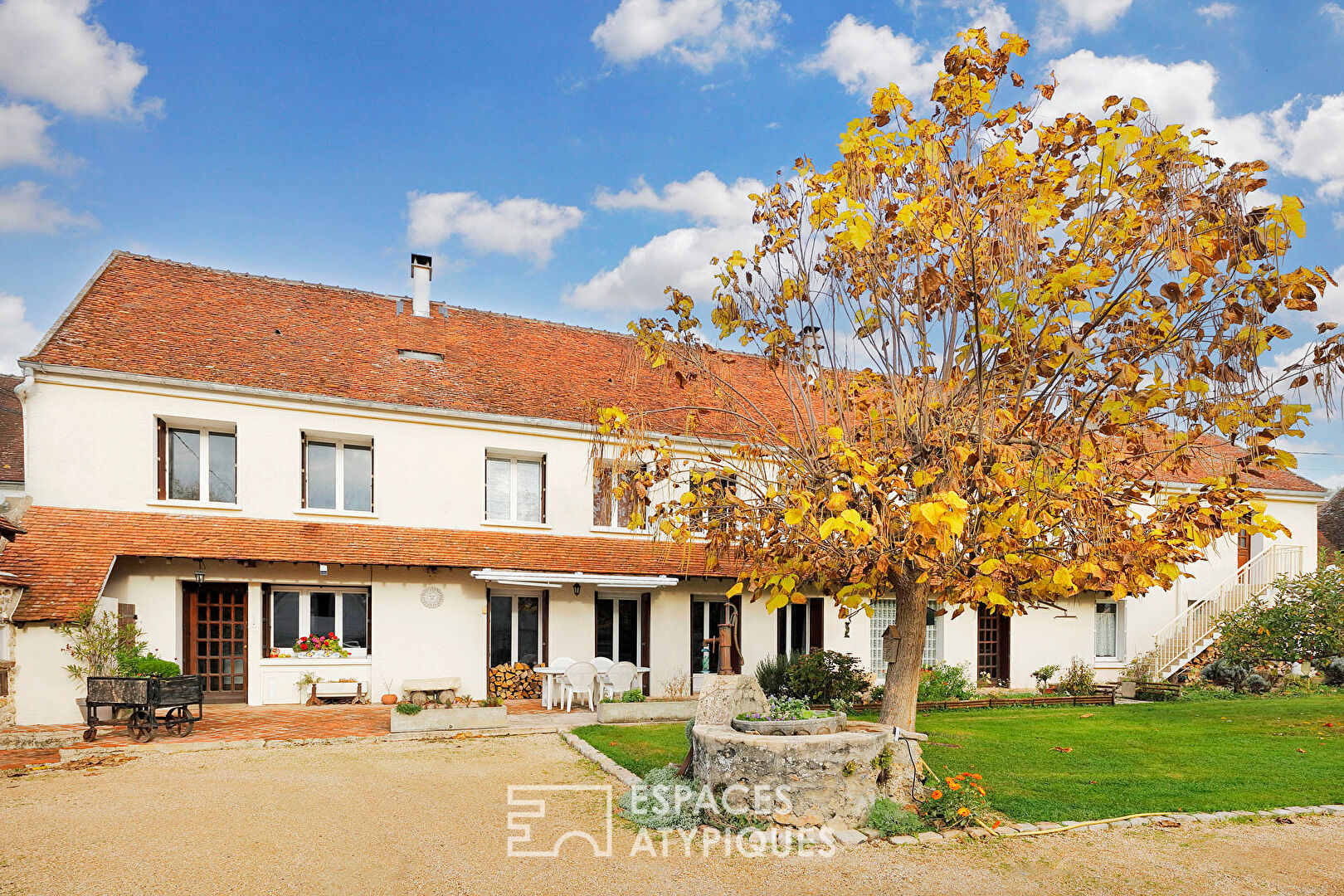 ancienne ferme rénovée et divisée en 3 unités de vie