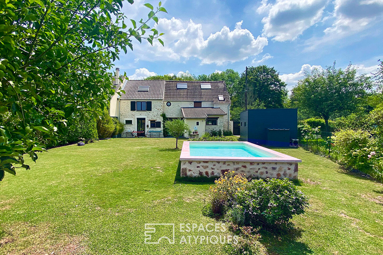 Agence immobilière de ESPACES ATYPIQUES FONTAINEBLEAU