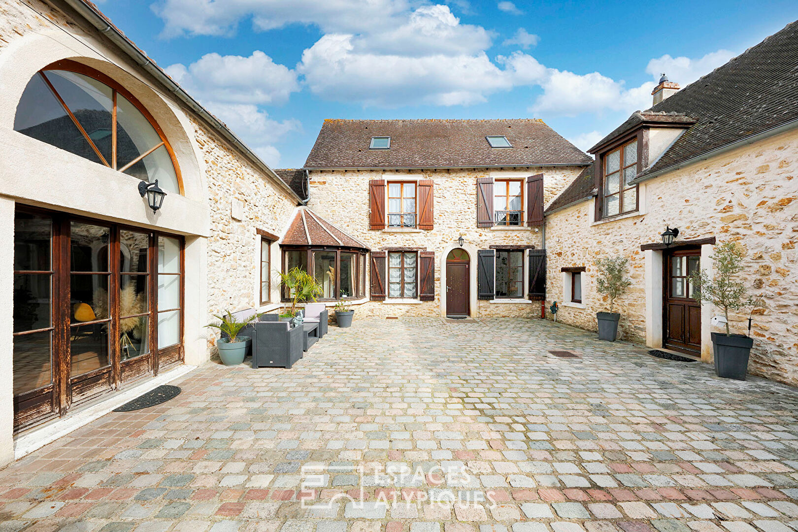 Agence immobilière de ESPACES ATYPIQUES FONTAINEBLEAU