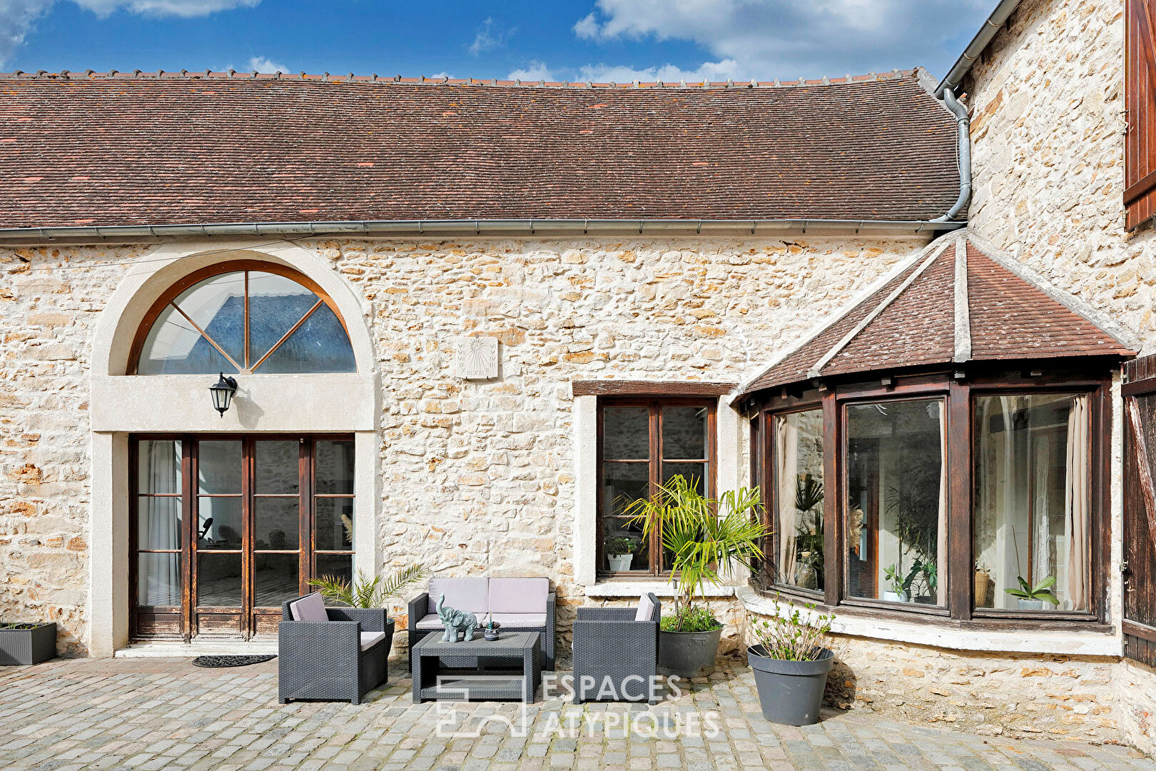 Agence immobilière de ESPACES ATYPIQUES FONTAINEBLEAU