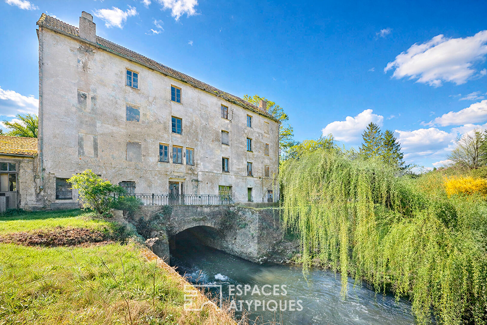 Agence immobilière de ESPACES ATYPIQUES FONTAINEBLEAU