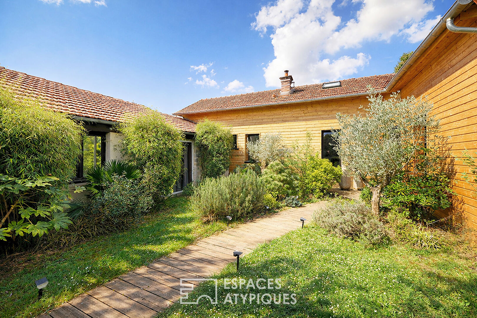 Agence immobilière de ESPACES ATYPIQUES FONTAINEBLEAU