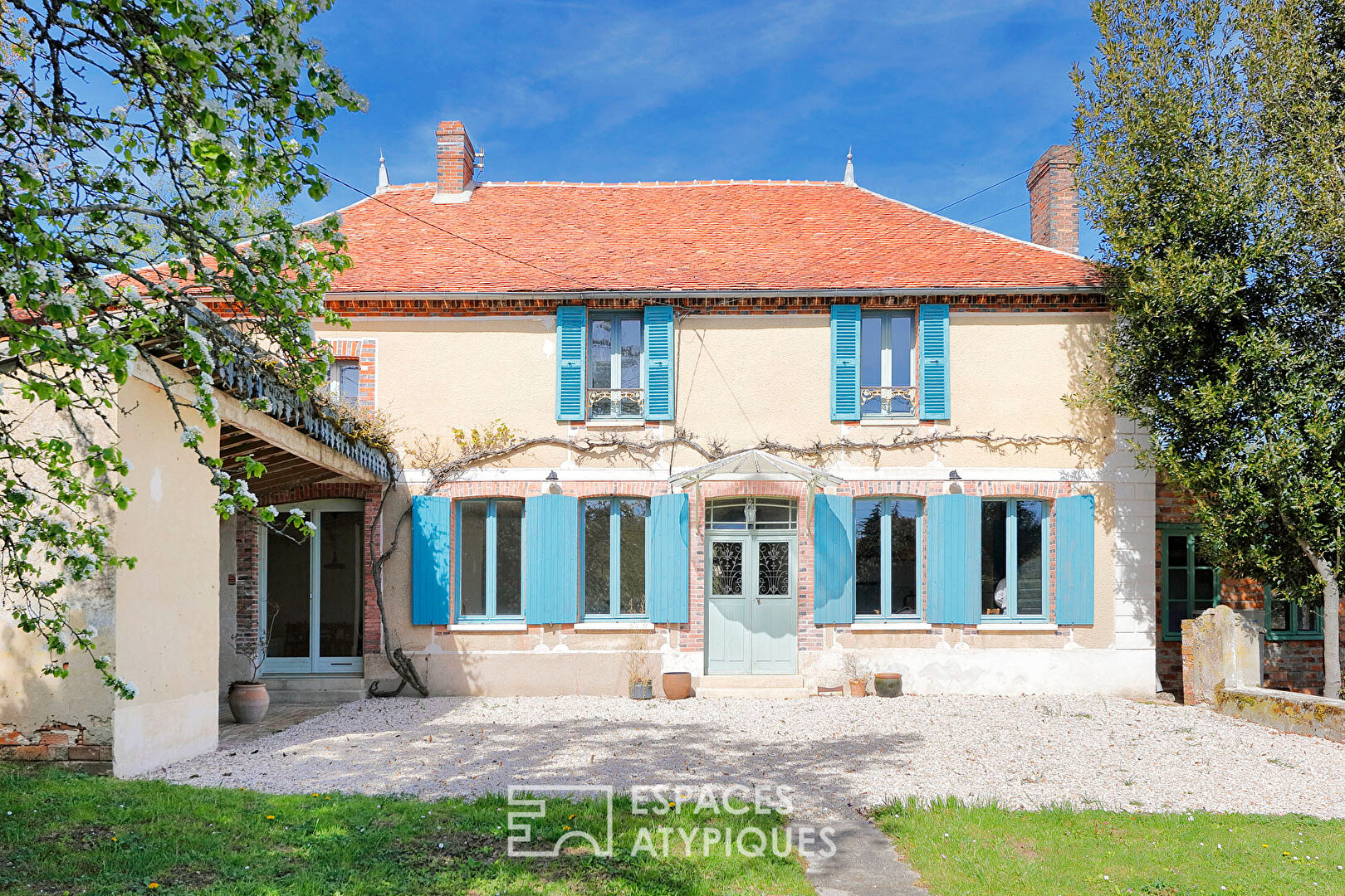 Agence immobilière de ESPACES ATYPIQUES FONTAINEBLEAU