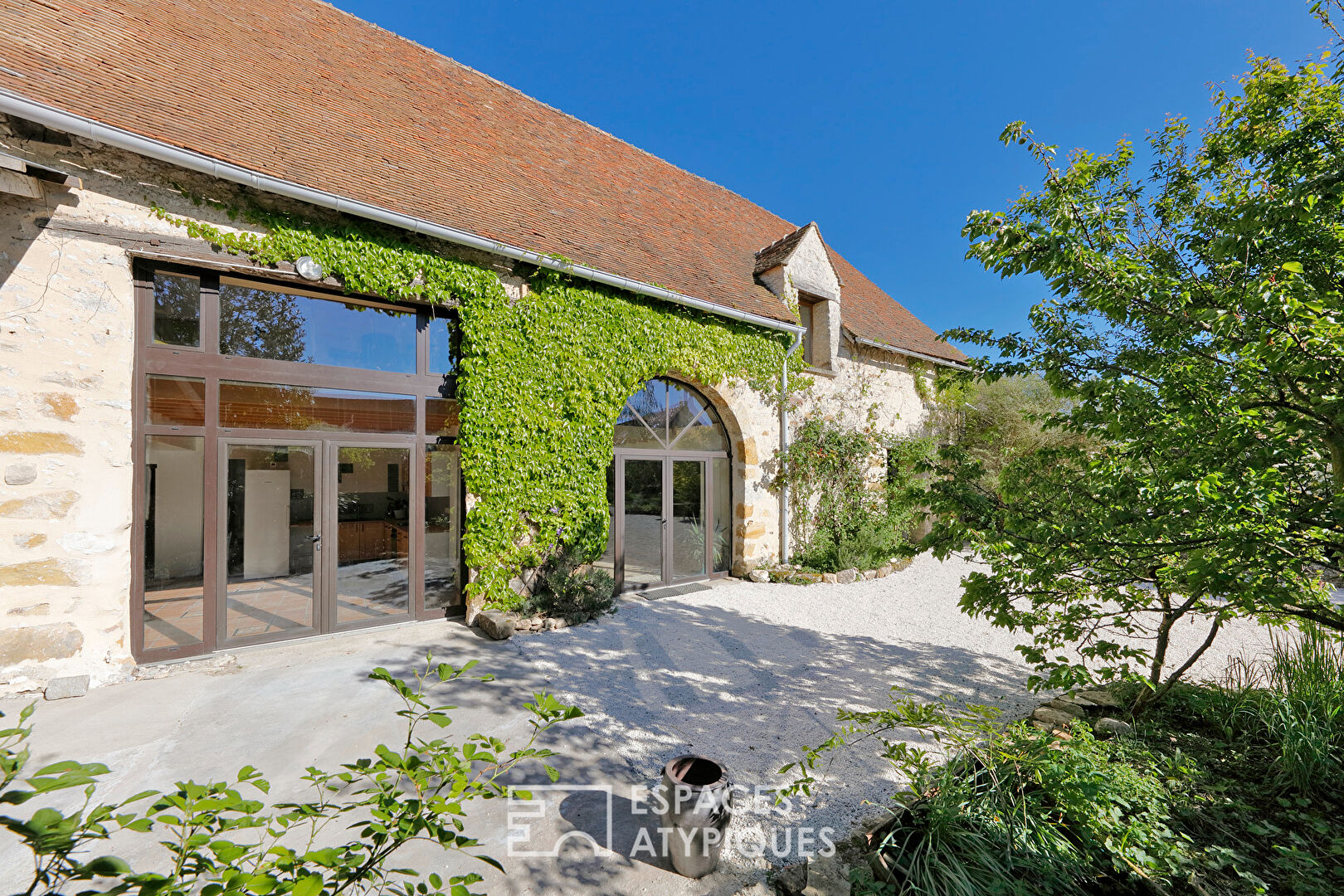 Agence immobilière de ESPACES ATYPIQUES FONTAINEBLEAU