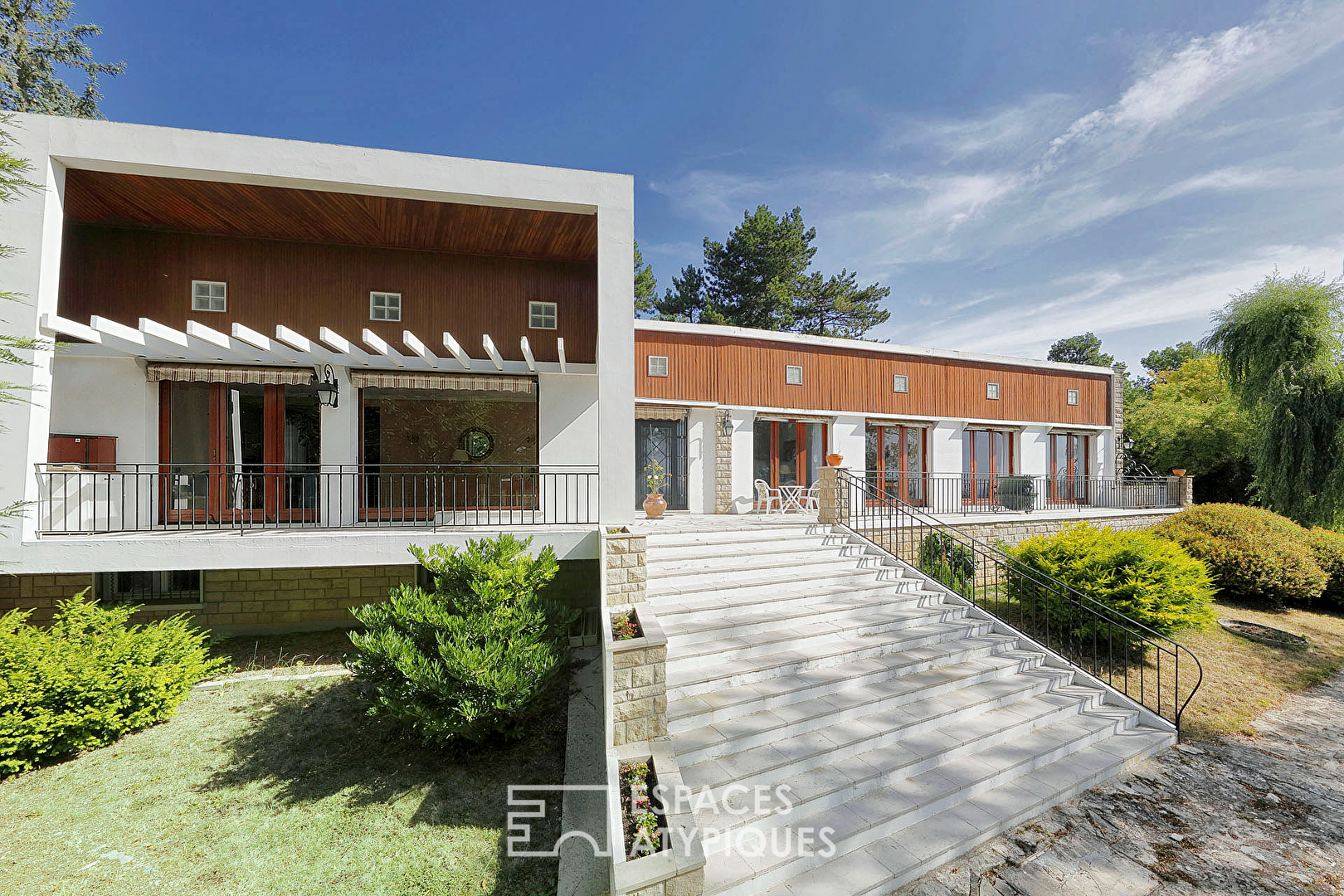 Agence immobilière de ESPACES ATYPIQUES FONTAINEBLEAU