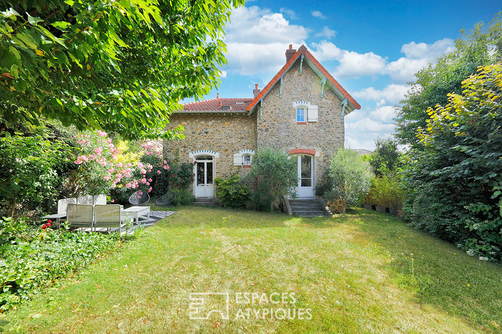 Agence immobilière de ESPACES ATYPIQUES FONTAINEBLEAU