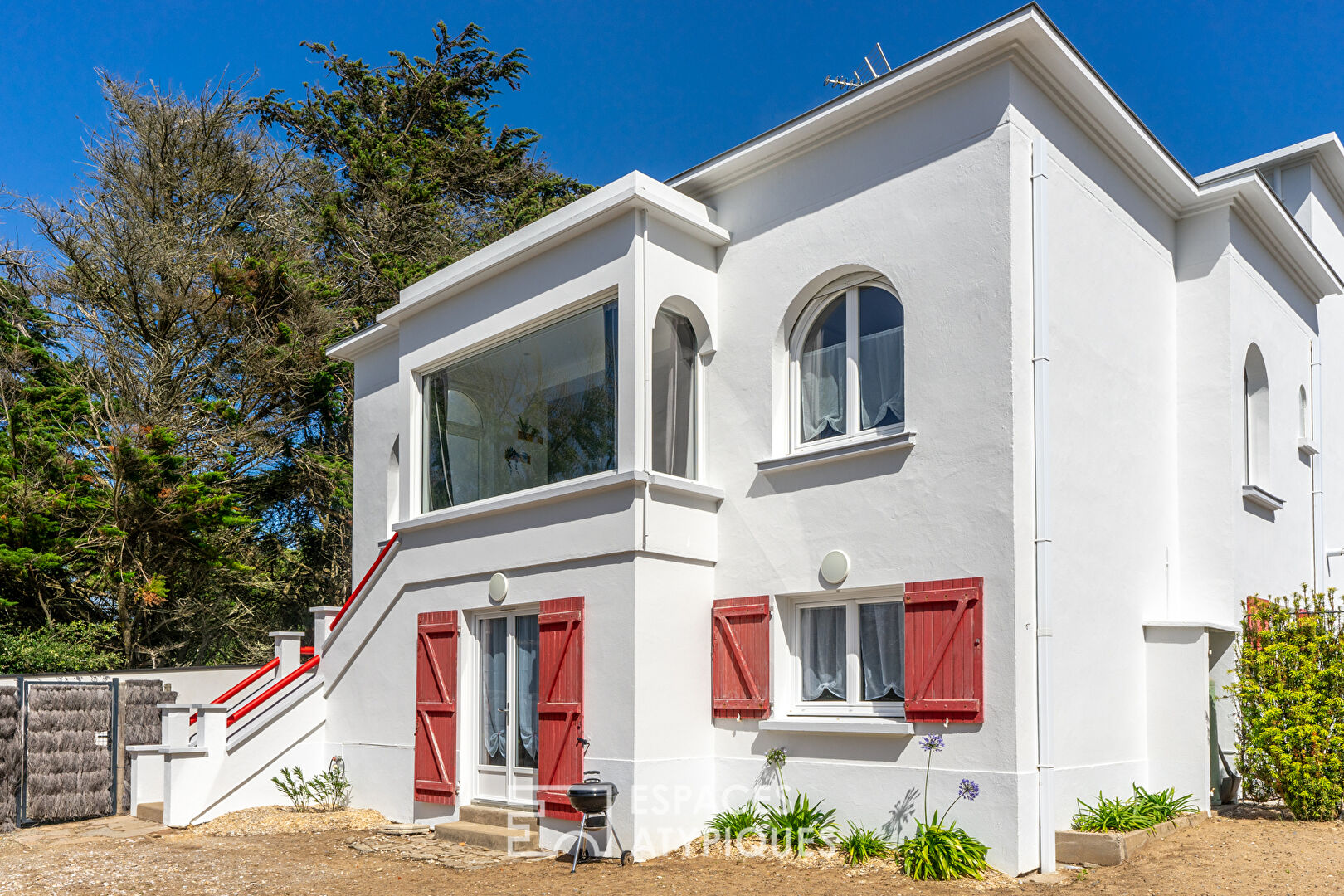 Villa de caractère rénovée avec sa vue mer