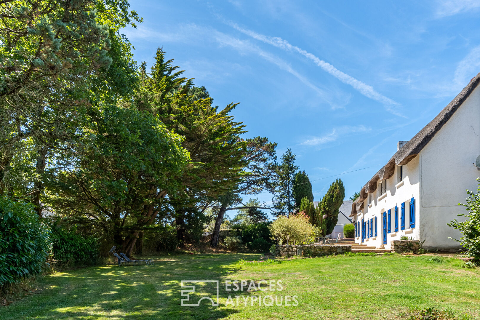 Photo Jolie chaumière sur son parc arboré image 4/6