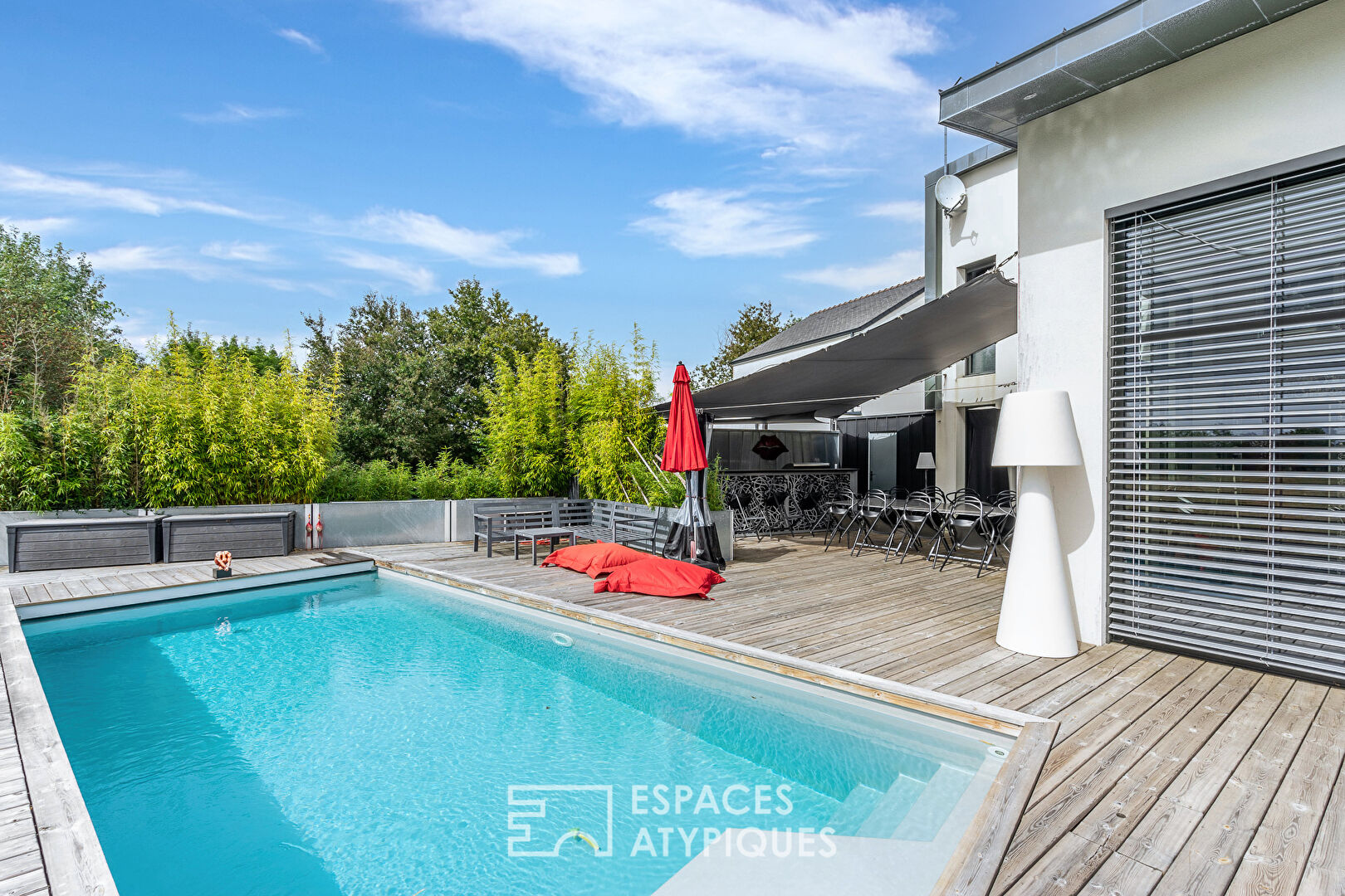 Maison Loft aux lignes contemporaines avec Piscine