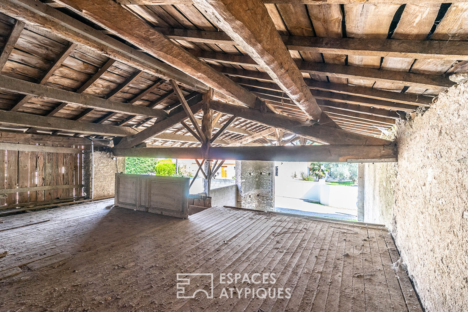 Photo Grange à rénover au calme entre bourg et Herdrie image 2/5