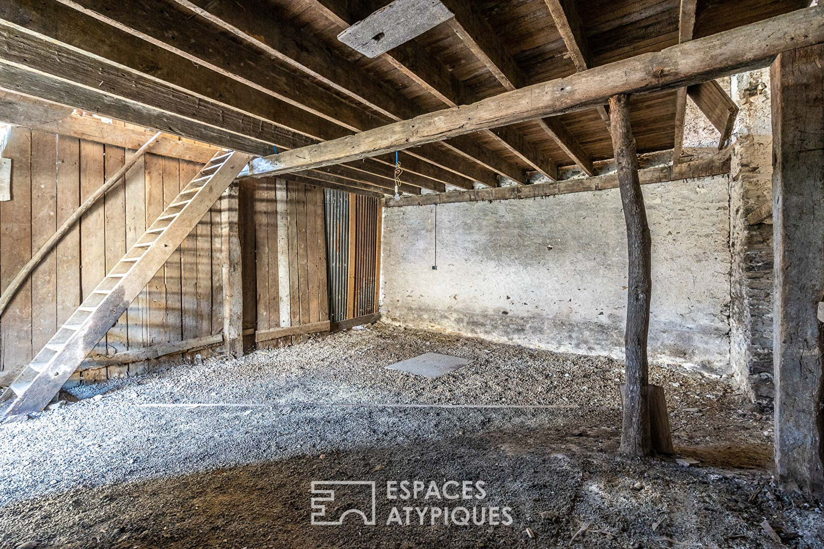 Photo Grange à rénover au calme entre bourg et Herdrie image 4/5