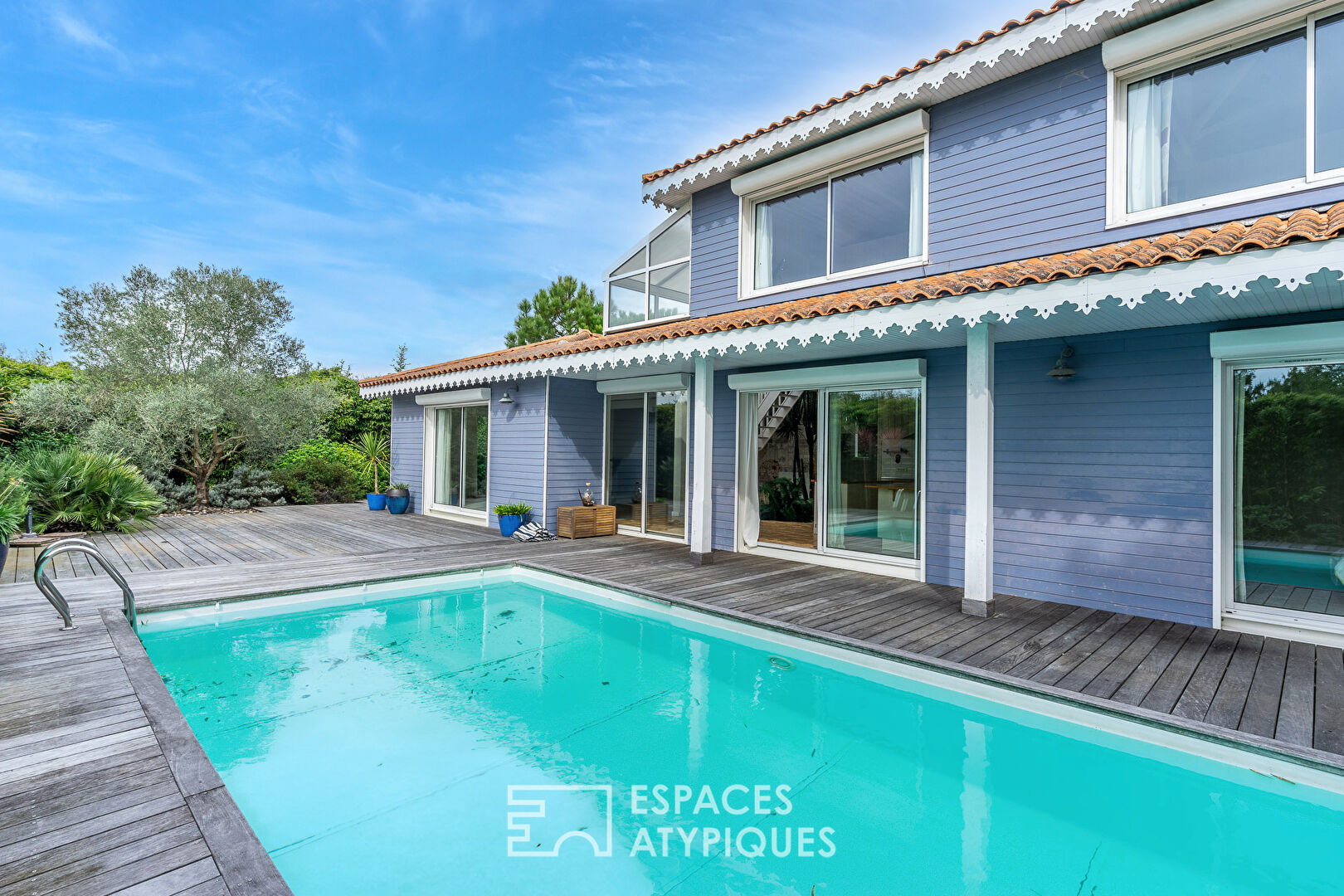 Photo L'inattendue : élégante villa avec patio intérieur et piscine image 2/6
