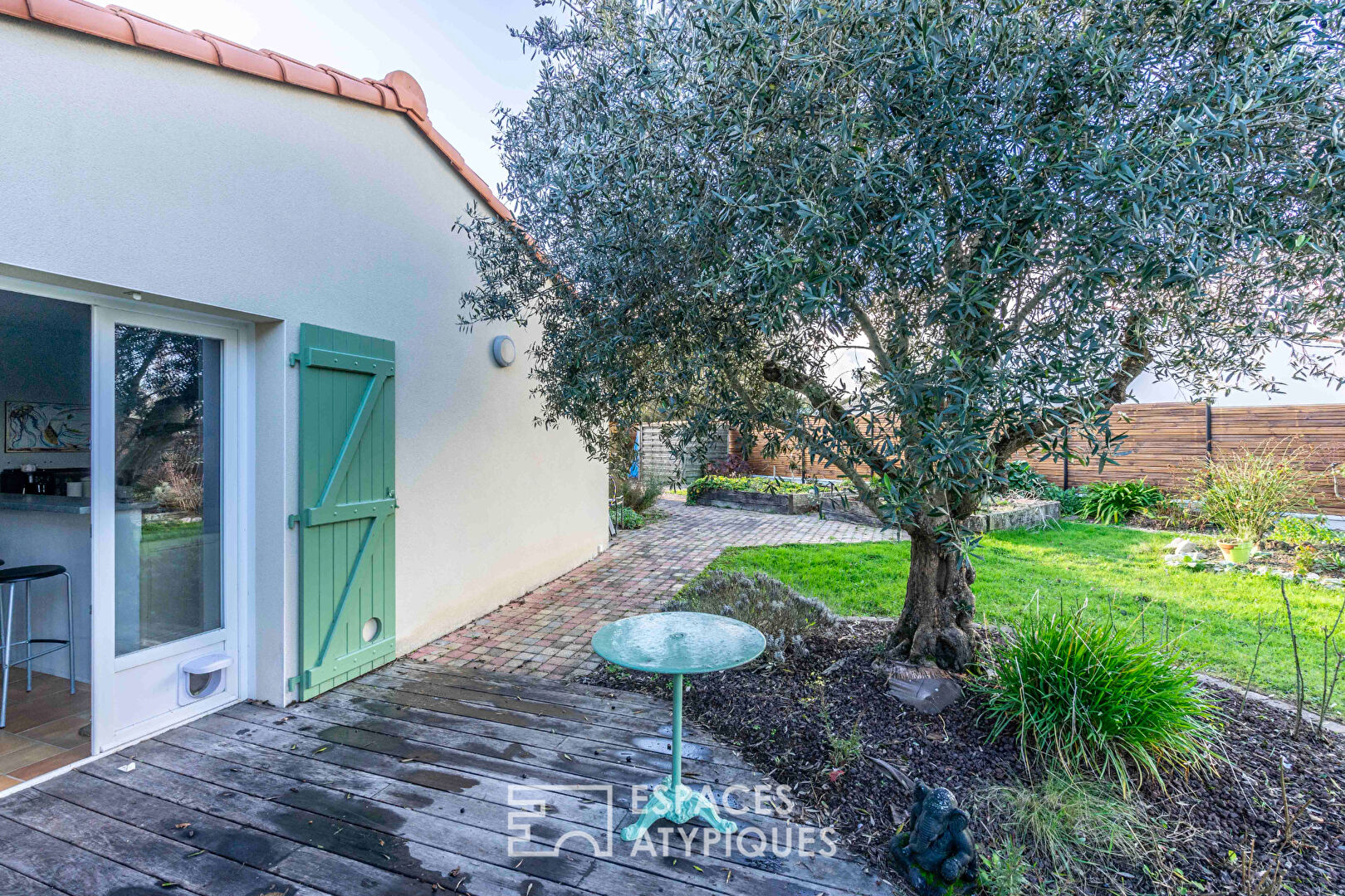 Photo Ancienne longère rénovée et son jardin paysagé image 4/6