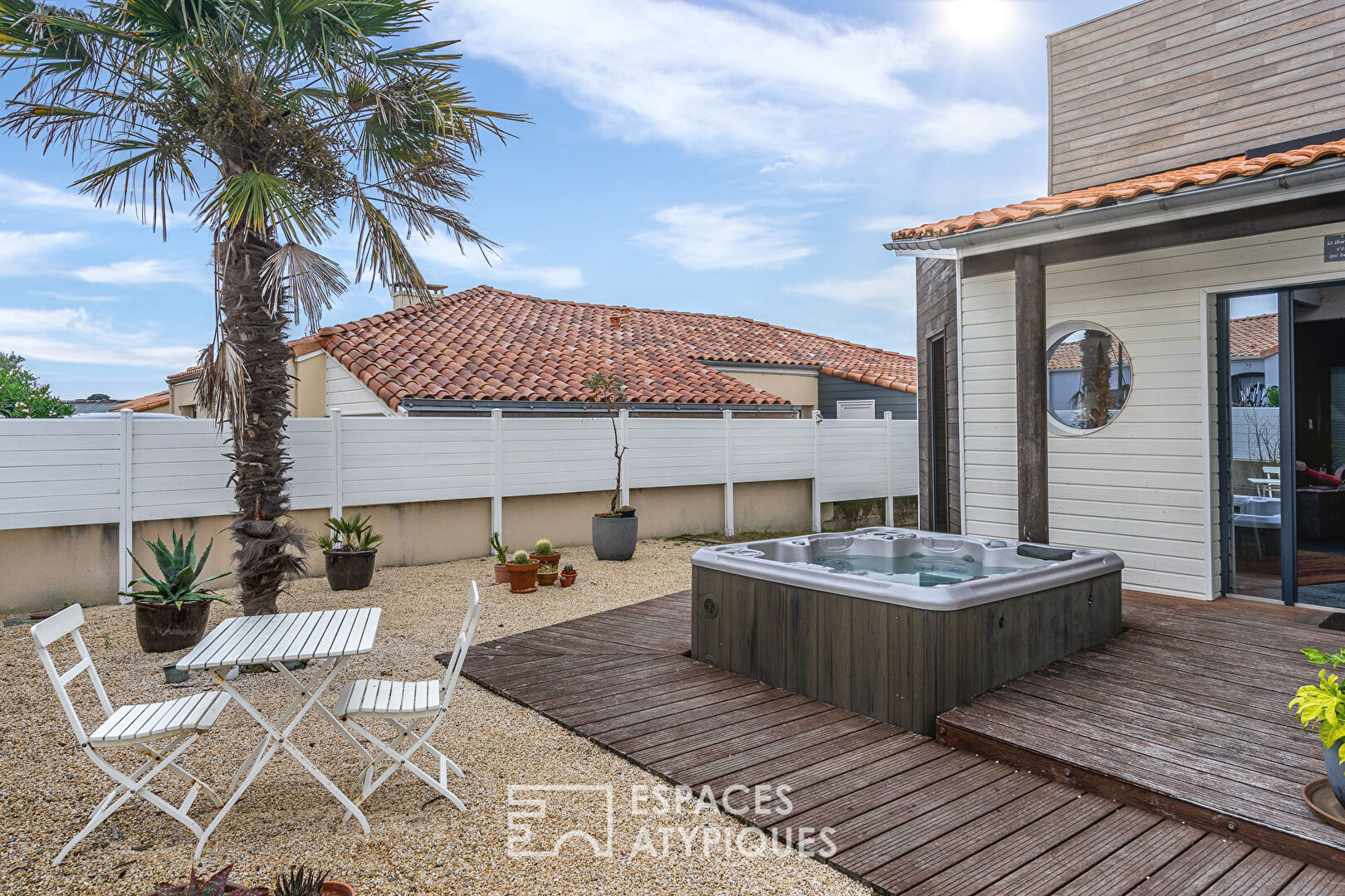 Photo Maison balnéaire avec piscine, spa et sa vue dégagée sur la campagne image 5/6