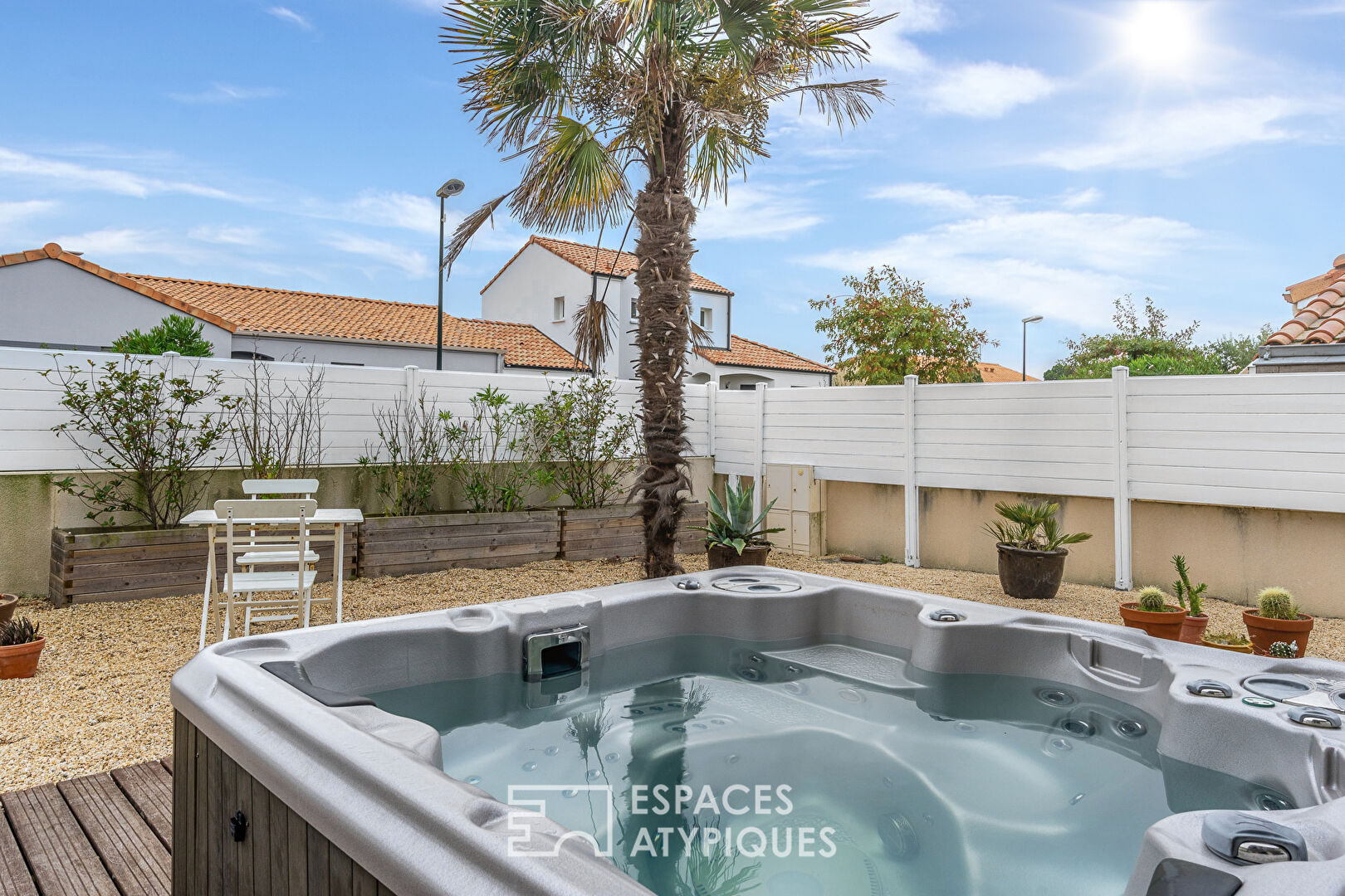 Photo Maison balnéaire avec piscine, spa et sa vue dégagée sur la campagne image 6/6