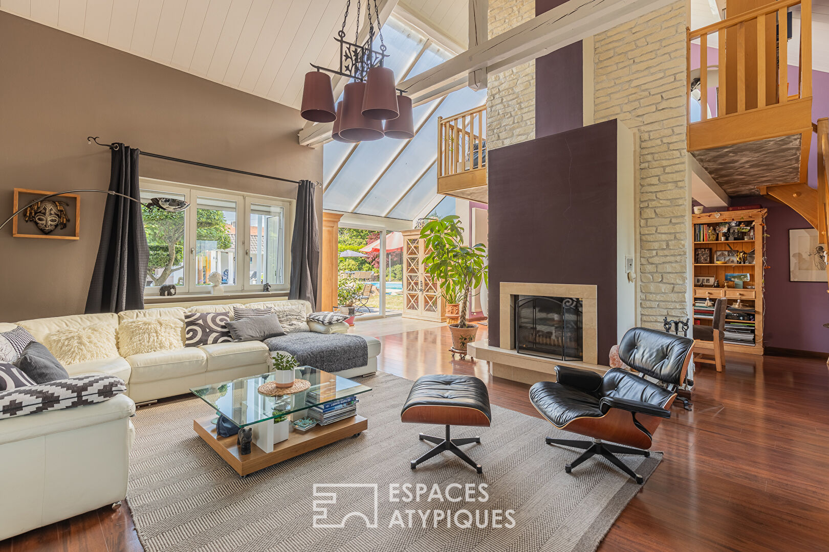 Photo Maison familiale avec piscine et dépendance image 1/6