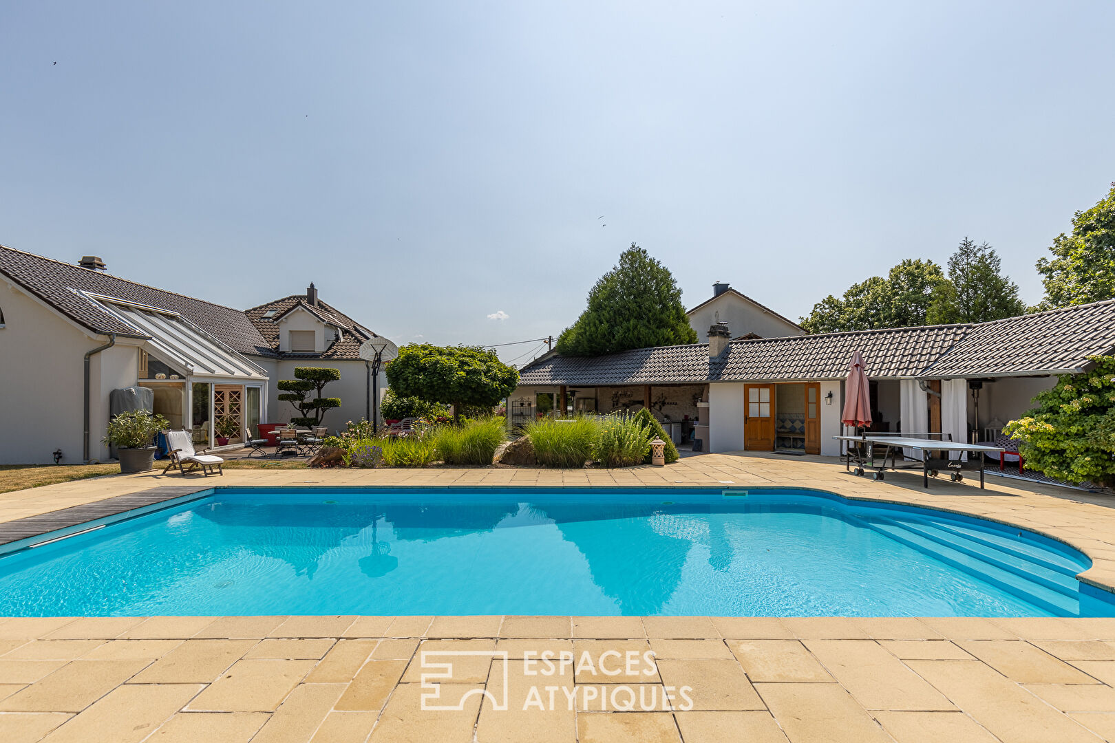 Photo Maison familiale avec piscine et dépendance image 2/6