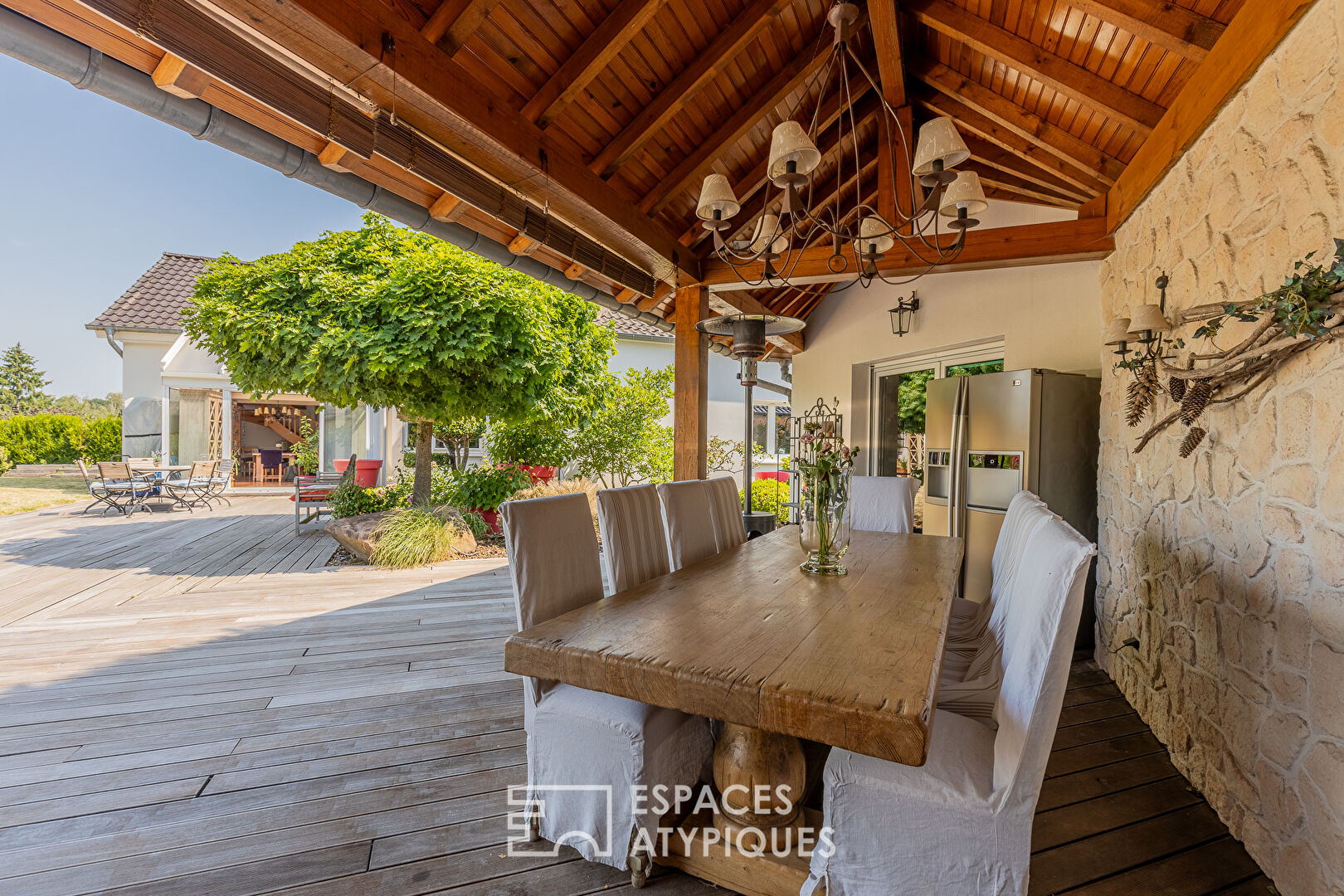 Photo Maison familiale avec piscine et dépendance image 4/6