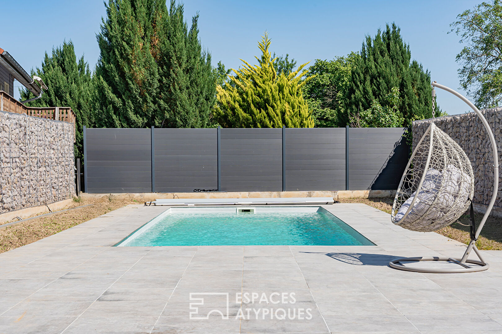 Maison familiale rénovée et sa piscine