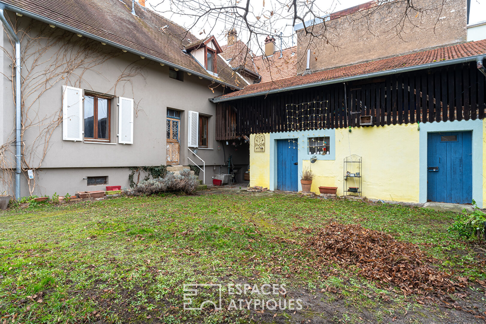 Photo Maison de 1935 et son vaste terrain image 3/6