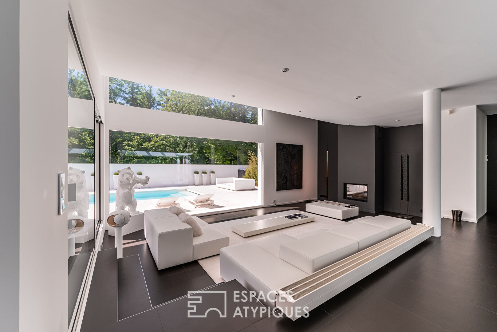 Contemporaine d'exception dans son écrin verdoyant