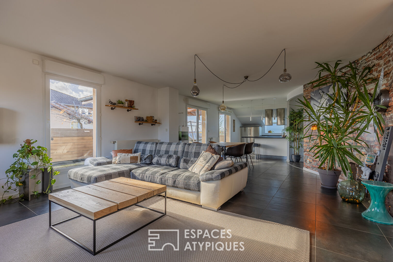 Dernier étage avec terrasse sur l'axe Metz-Luxembourg