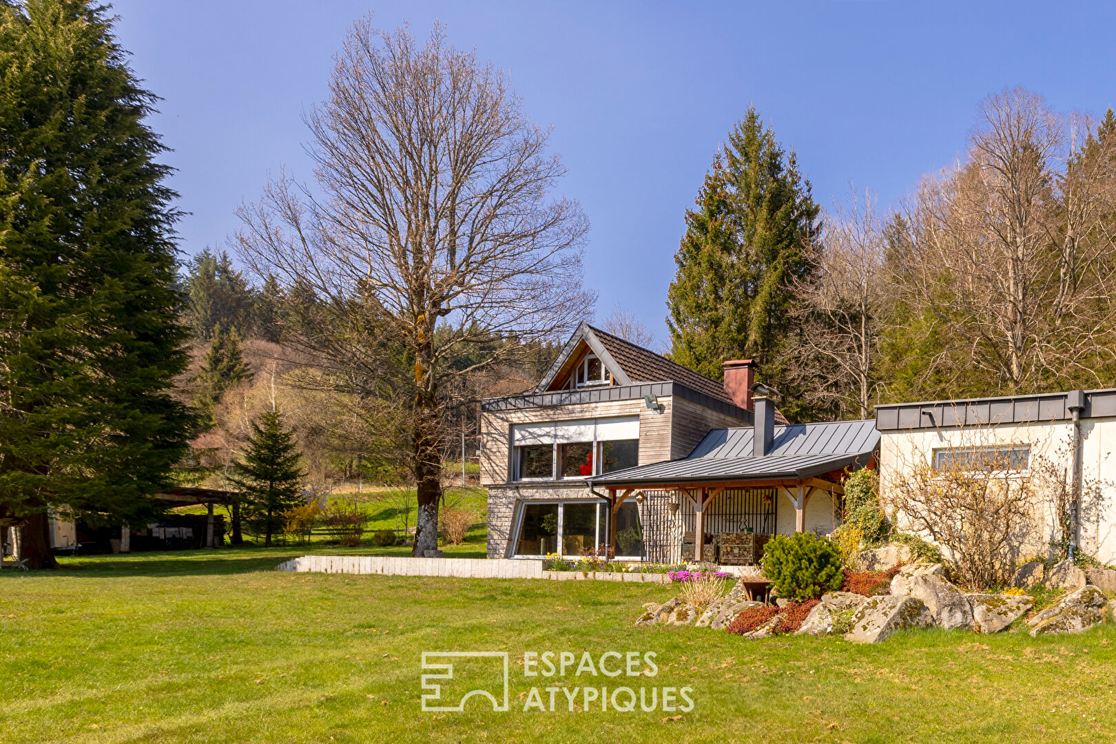Ferme rénovée avec vue imprenable sur un domaine de 2,5 ha