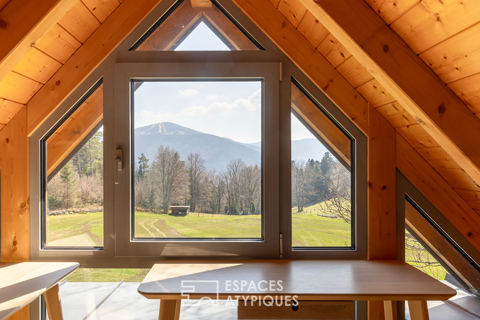 Photo Ferme rénovée avec vue imprenable sur un domaine de 2,5 ha image 3/6