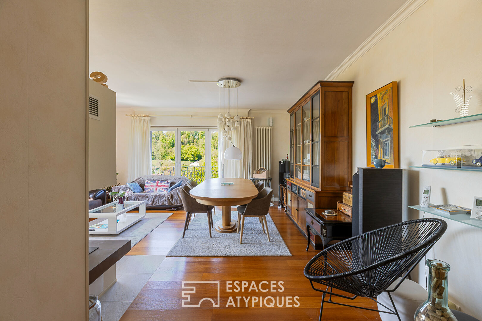 Photo Maison familiale avec vue dégagée sur la verdure image 3/6