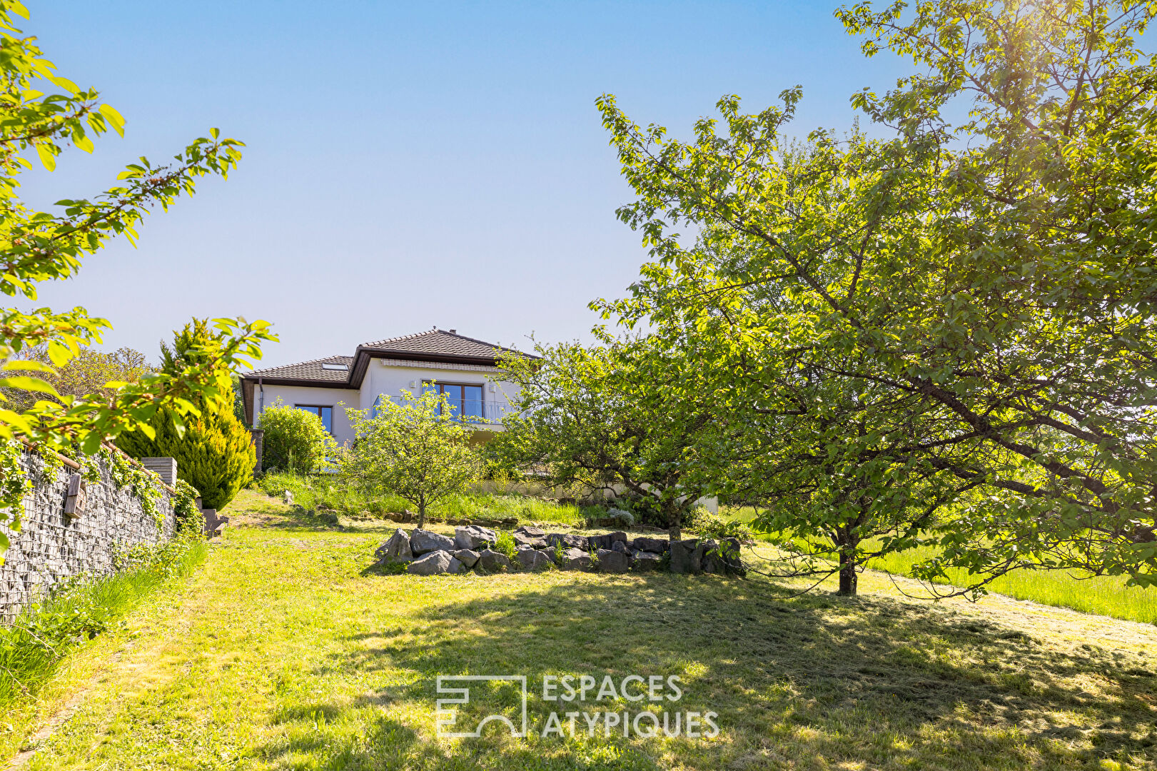 Photo Maison familiale avec vue dégagée sur la verdure image 5/6