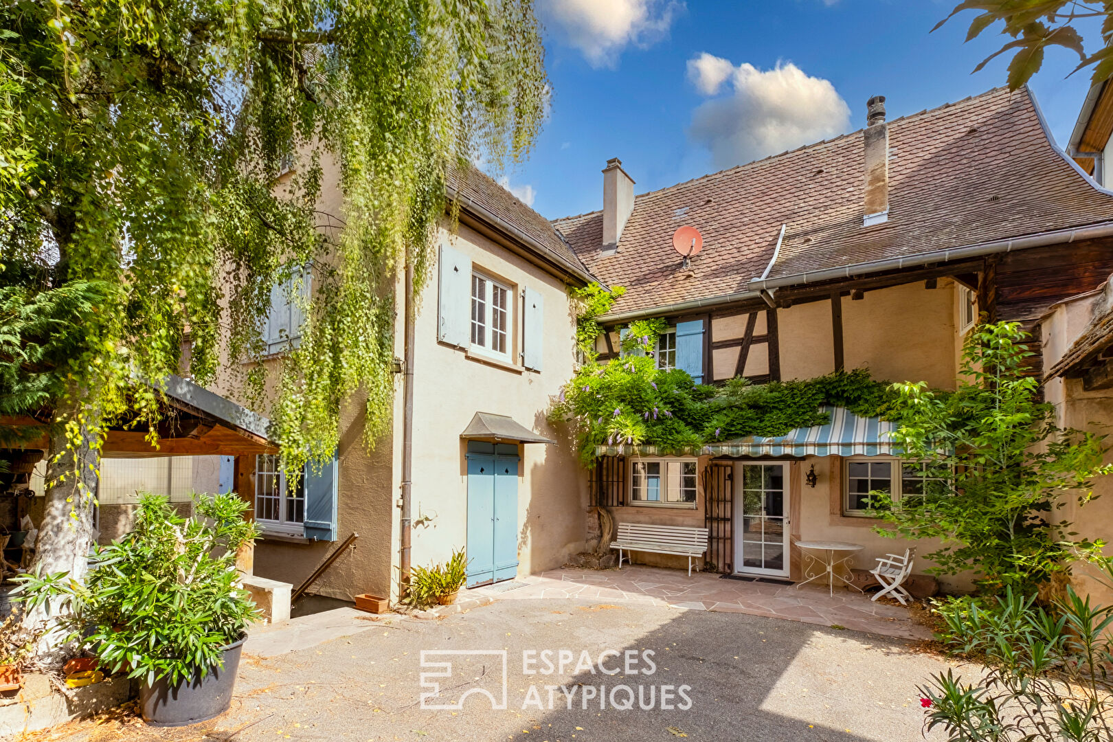 Ensemble immobilier rare entre remparts et vignobles