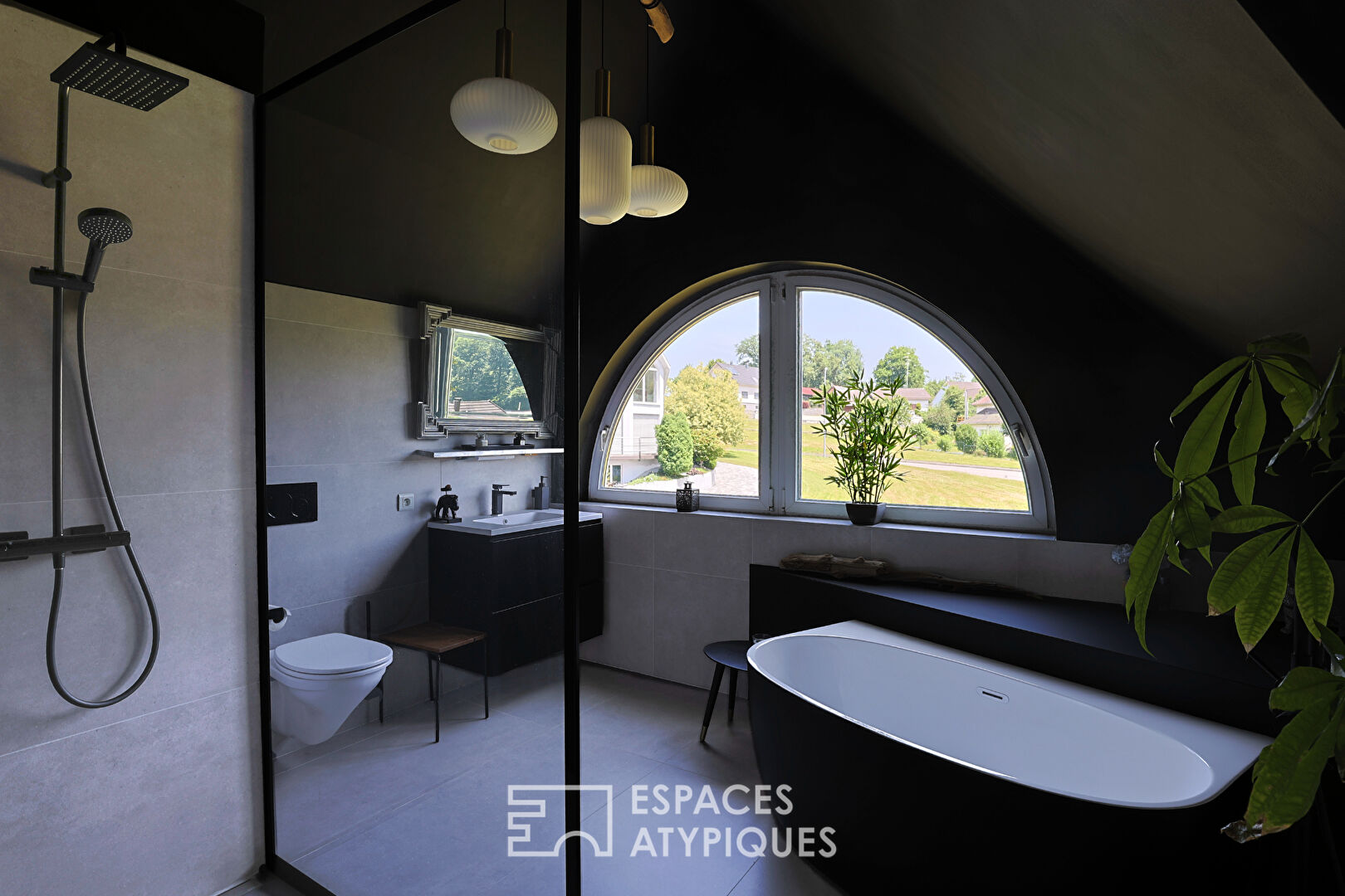 Photo Maison contemporaine avec espace bien être et vue dominante image 3/6