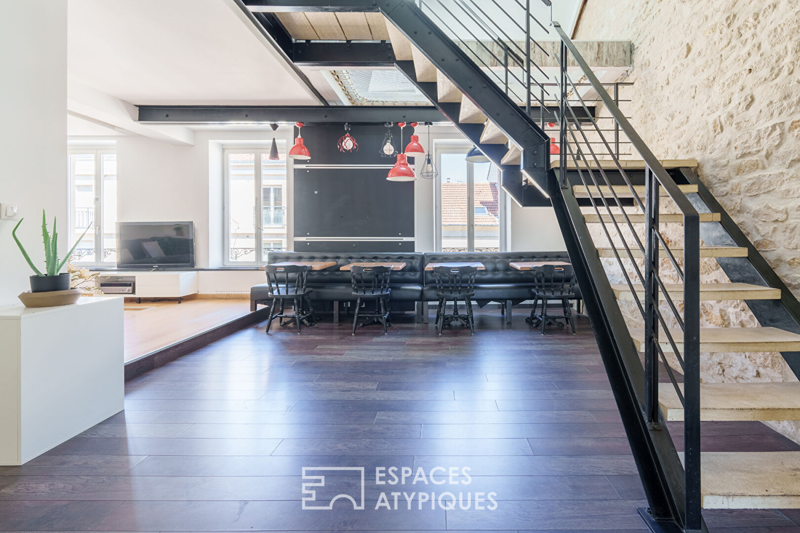 Photo Duplex de caractère sous les toits en coeur de ville image 1/6