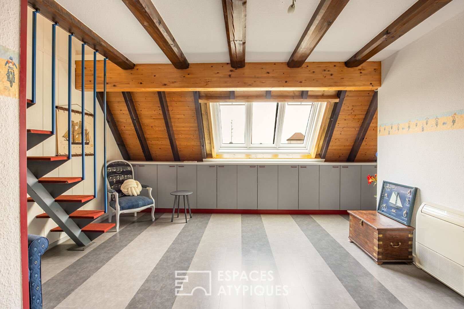 Photo Ensemble immobilier singulier en centre-ville image 3/6