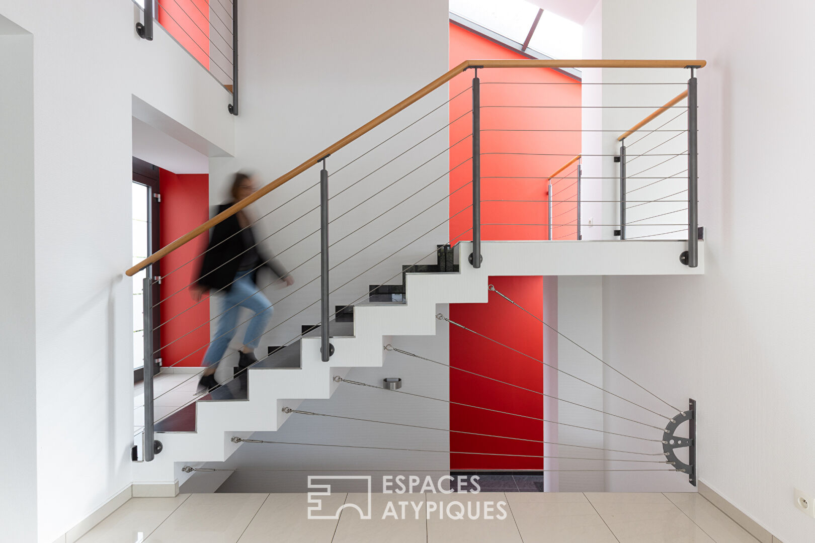 Photo Lumineuse villa d'architecte avec piscine image 3/6