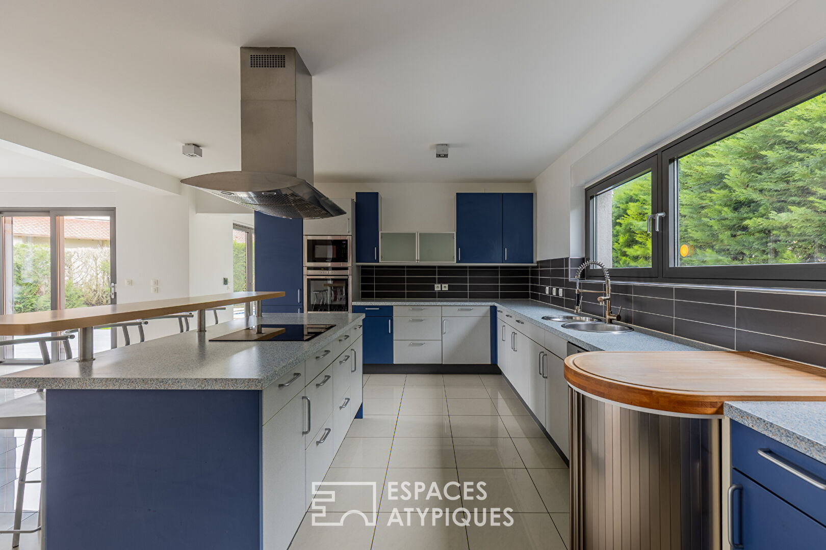 Photo Lumineuse villa d'architecte avec piscine image 4/6