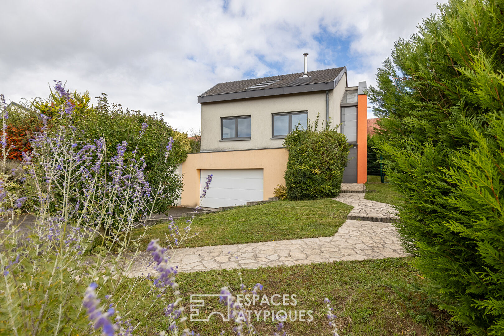 Photo Lumineuse villa d'architecte avec piscine image 5/6